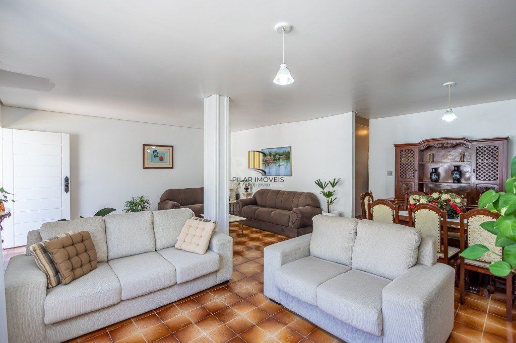 Casa 3 Dormitório(s) Bairro Jardim Sabará