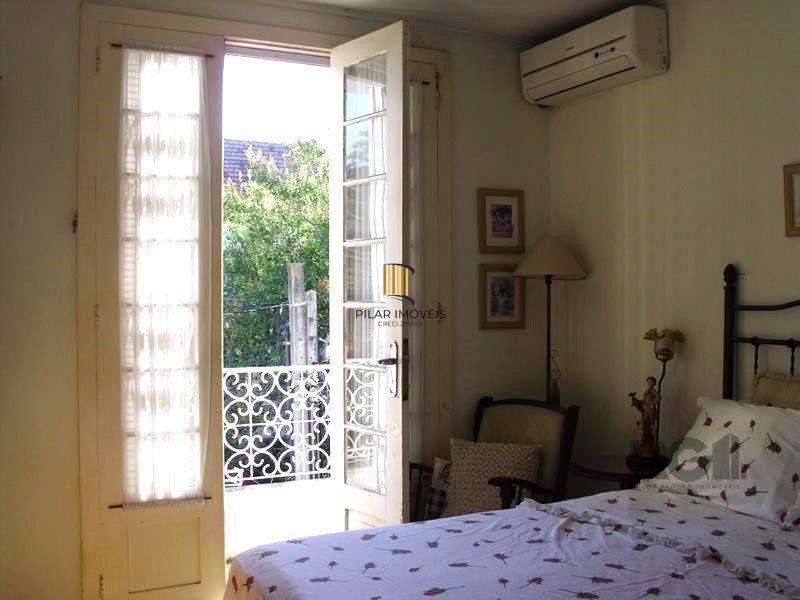 Casa sobrado no bairro Higienópolis de 3 dormitórios e 2 vagas