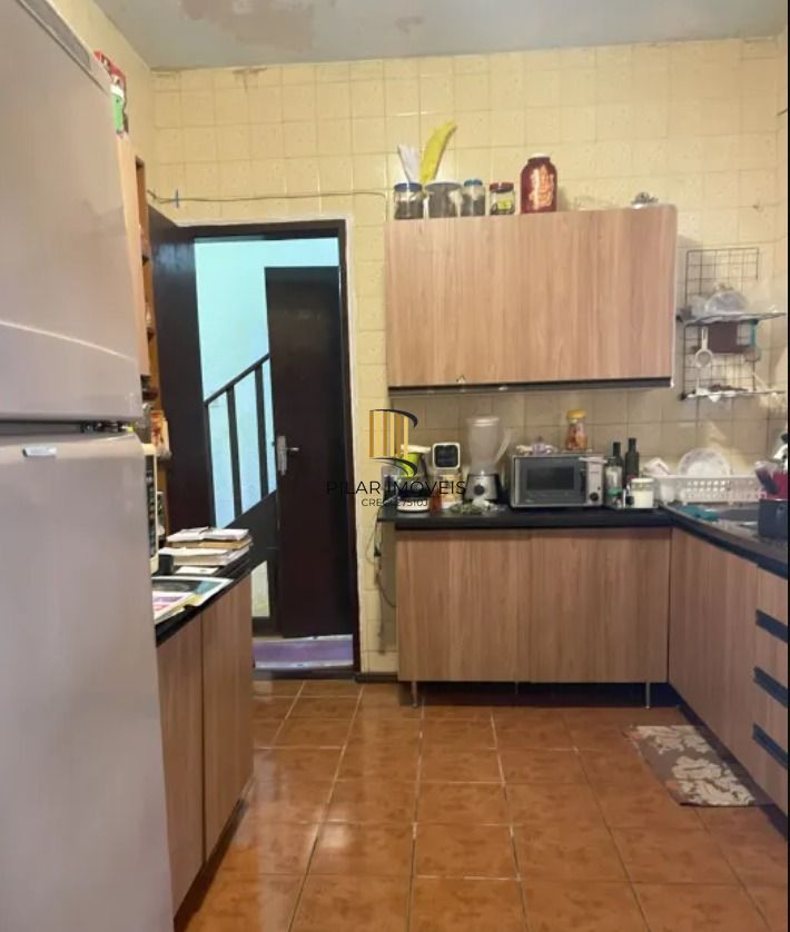 Casa 7 dormitórios 2 vagas de garagem no bairro Petrópolis