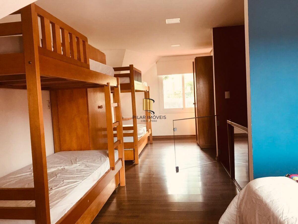 Casa em Canela no bairro Vila Maggi de 3 dormitórios