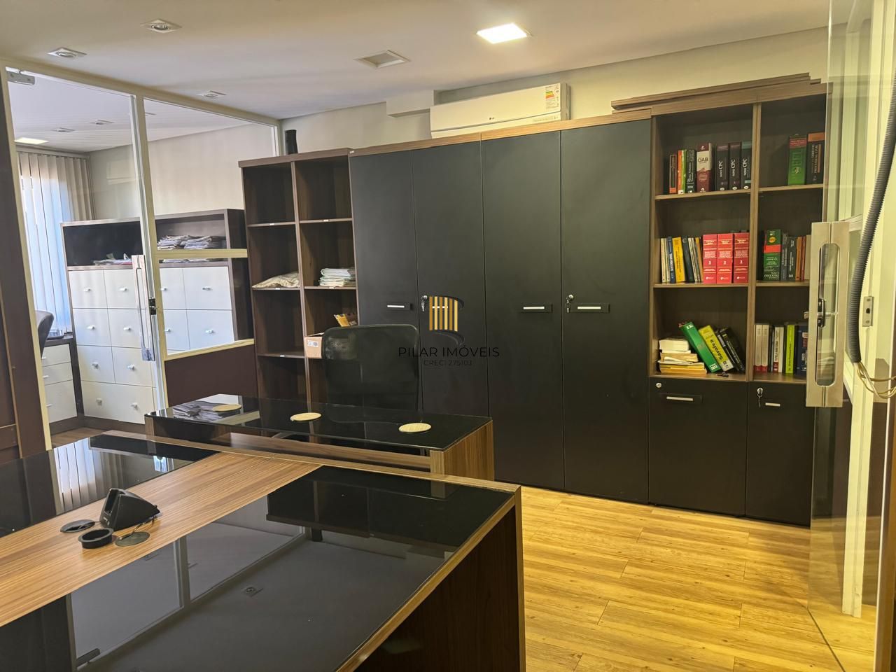 Sala comercial mobiliada com 42m² no bairro Praia de Belas DESOCUPADA