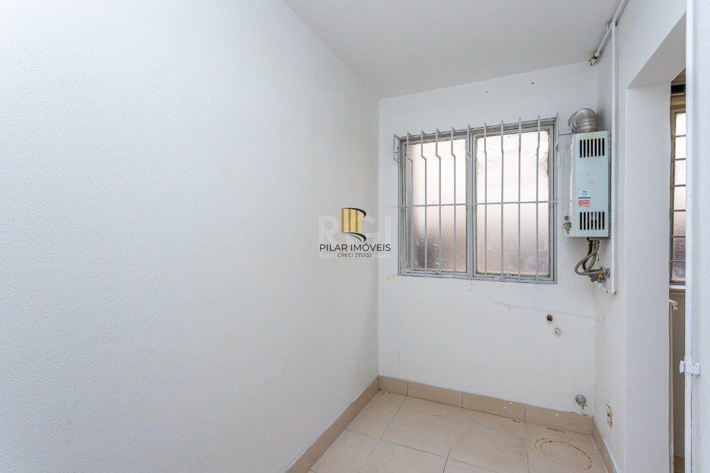 Apartamento no bairro Mont Serrat de 3 dormitórios e vaga Desocupado