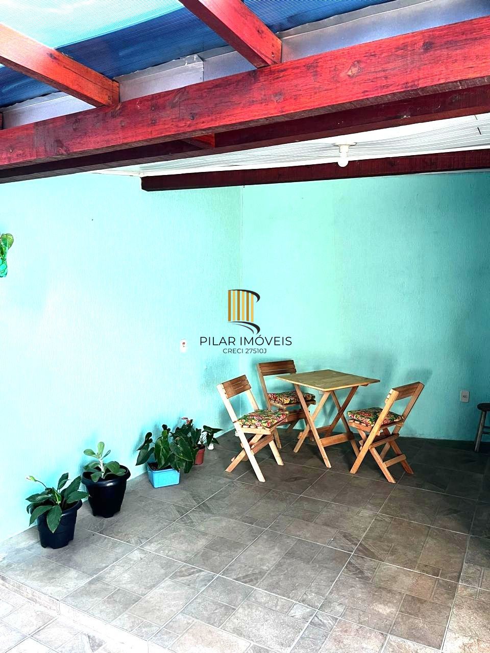 Casa térrea de 3 dormitórios e amplo pátio