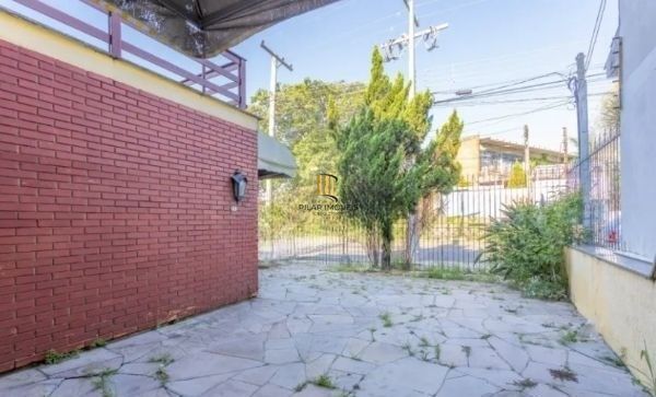 Casa sobrado no bairro Sarandi de 3 dormitórios e 2 vagas