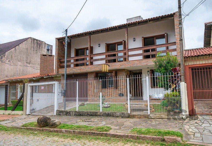 Casa no Jardim Itu com 5 dormitórios e 2 vagas e piscina