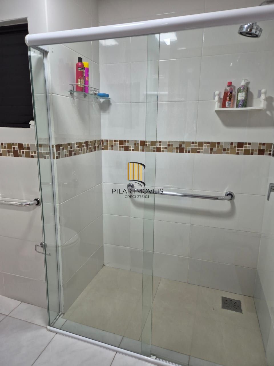 APARTAMENTO NO CENTRO DA CIDADE DE CHAPECÓ 02 DORM. 02 VAGAS, SEMI-MOBILIADO, CHURRASQUEIRA E ELEVADOR.