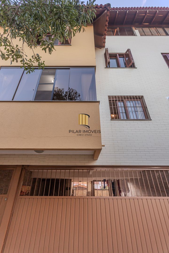 Casa em Condomínio bairro Tristeza de 3 dormitórios e 3 vagas