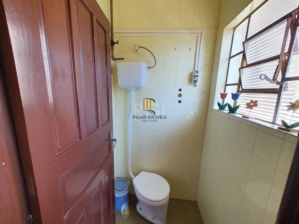 Casa para Venda - 250m², 4 dormitórios, sendo 1 suites, 4 vagas - Centro