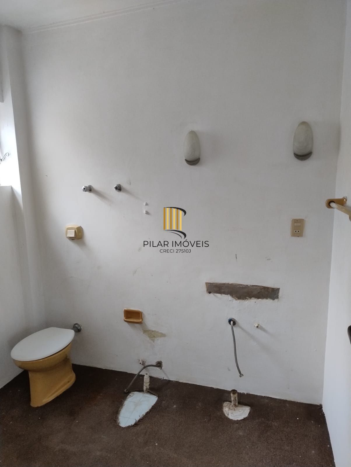 CASA MISTA COMERCIAL NO TÉRREO E RESIDENCIAL EM CIMA