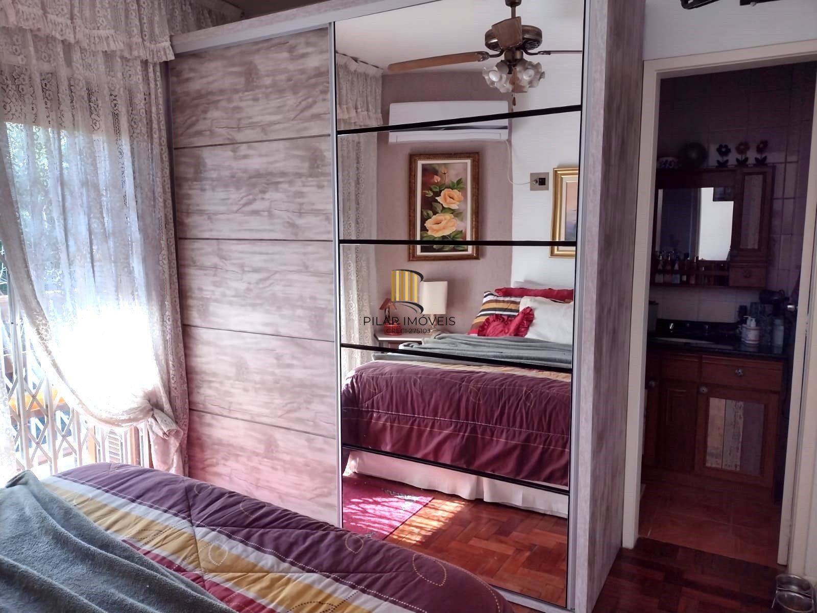 Casa 4 dormitórios no bairro Partenon