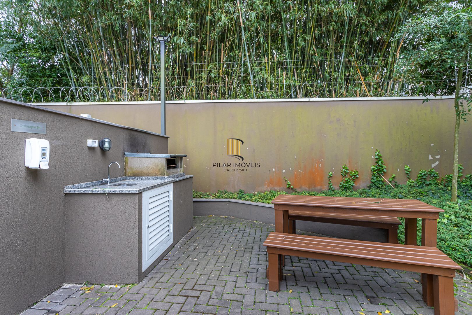 Apartamento no bairro Teresópolis de 2 dormitórios vaga e infra