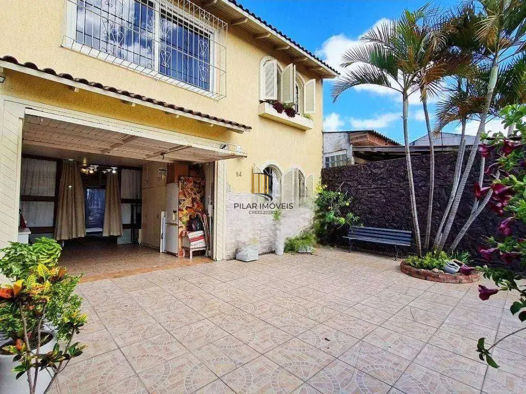 Sobrado 3 dormitórios no bairro Jardim Algarve