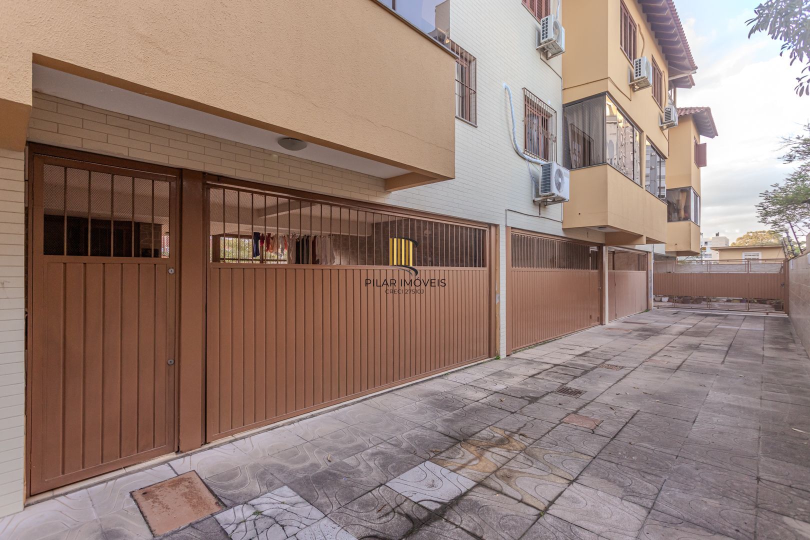 Casa em Condomínio bairro Tristeza de 3 dormitórios e 3 vagas