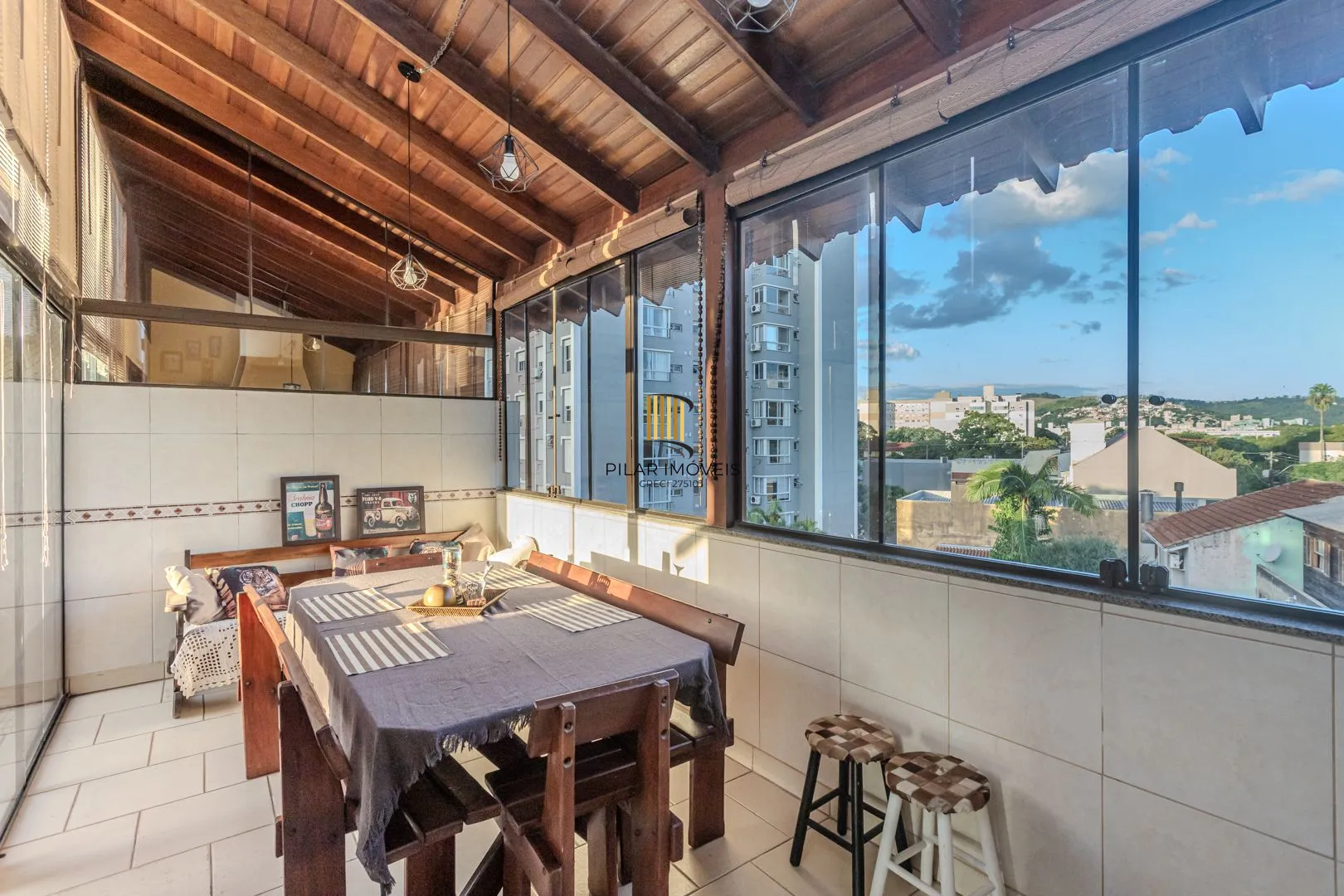 Casa em Condomínio bairro Tristeza de 3 dormitórios e 3 vagas