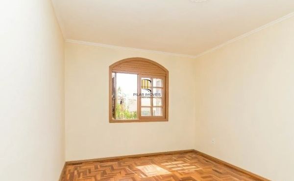 Casa no Sarandi de 4 dormitórios e 4 vagas