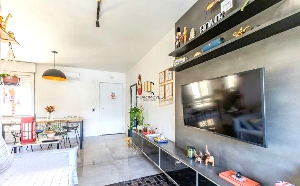 Apartamento na Cidade Baixa de 1 dormitório e dependência REFORMADO