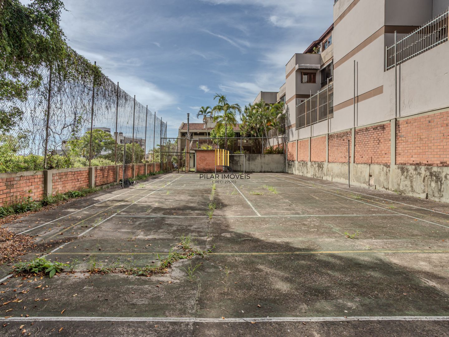 Casa sobrado no Menino Deus de 3 dormitórios e 3 vagas