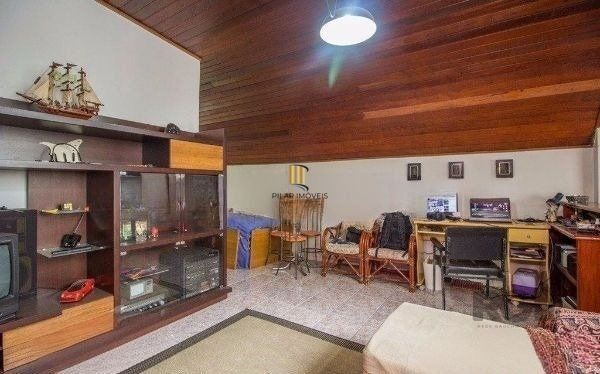 Casa sobrado no bairro Rio Branco de 4 dormitórios e vaga