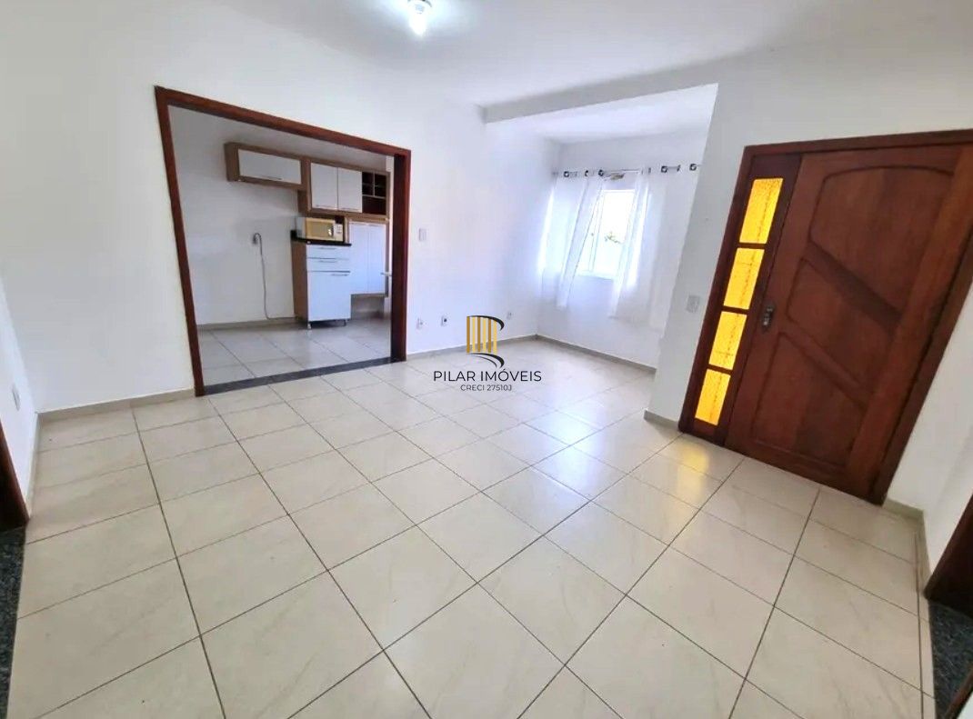 Casa sobrado no bairro Cristal de 3 domitórios e 3 vagas