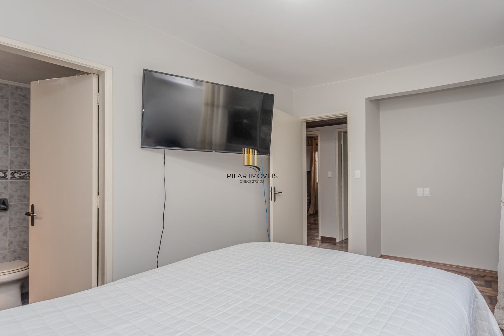 OCASIÃO 3 dormitórios, suíte e vaga, 106m² privativos, por R$ 400 mil