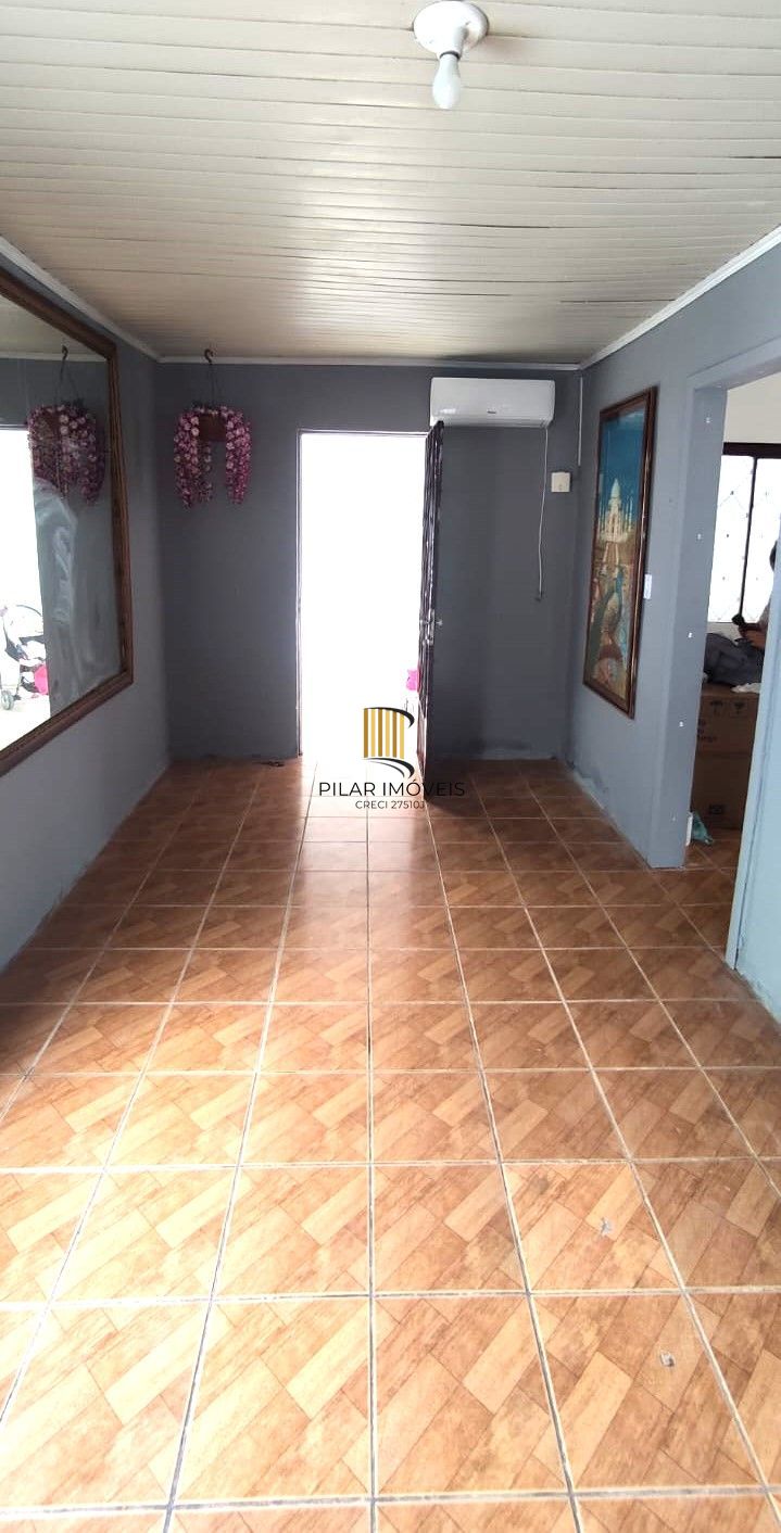 Casa no Sarandi de 2 dormitórios e pátio com piscina