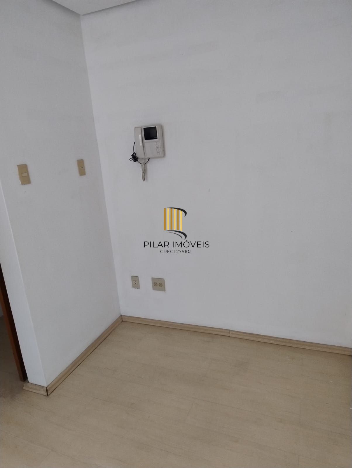 CASA MISTA COMERCIAL NO TÉRREO E RESIDENCIAL EM CIMA