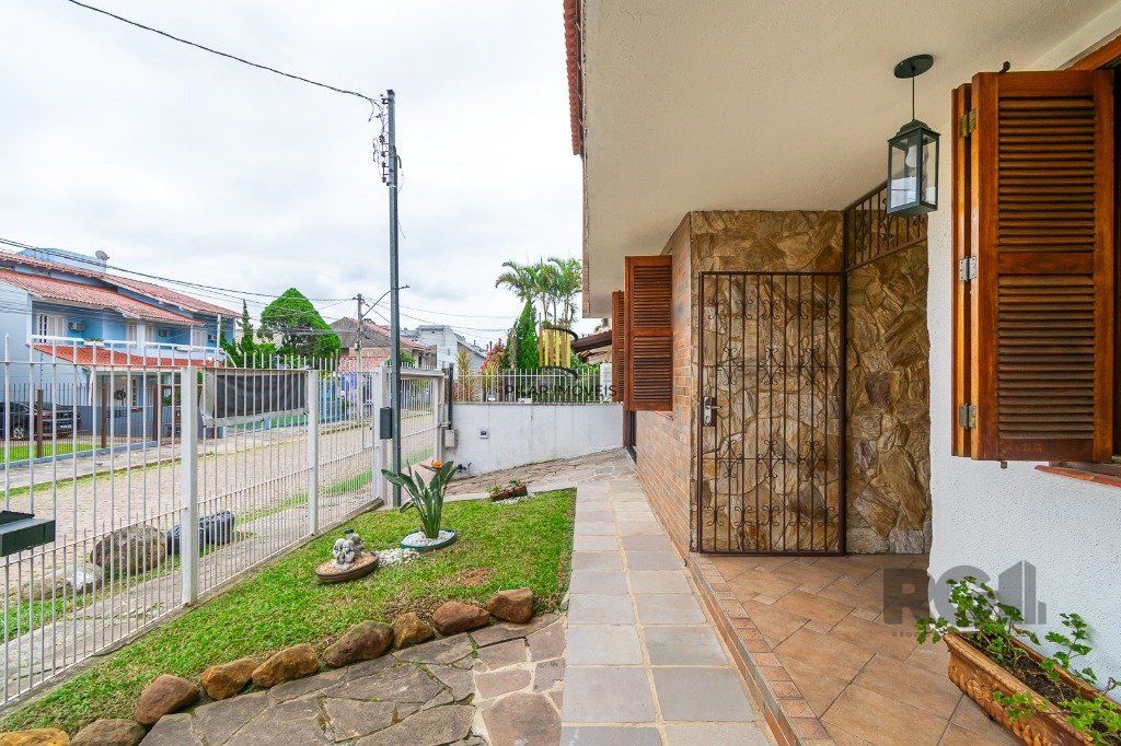 Casa no Jardim Itu com 5 dormitórios e 2 vagas e piscina