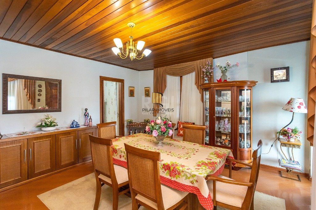 Casa Condominio para Venda - 325m², 3 dormitórios, 3 vagas - Teresópolis