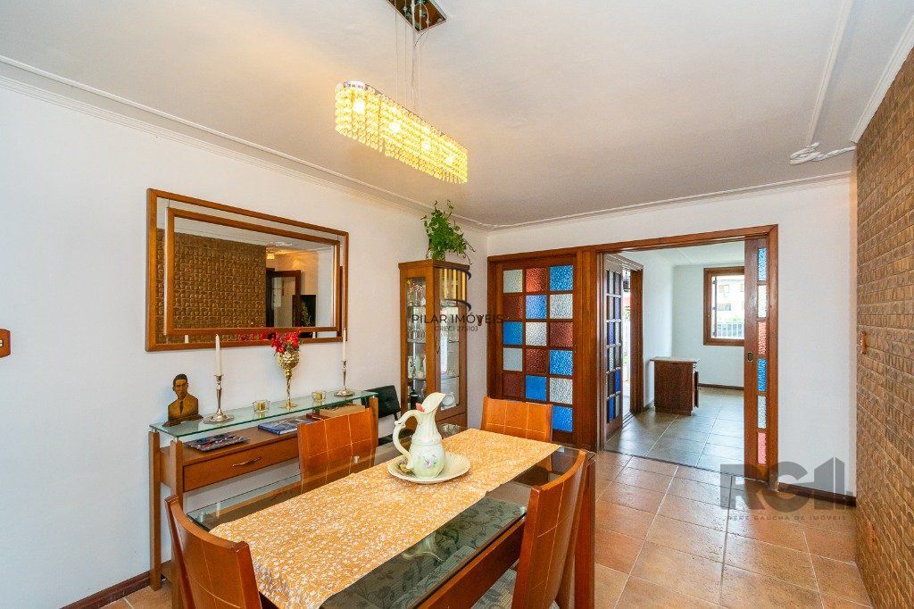 Casa no Jardim Itu com 5 dormitórios e 2 vagas e piscina