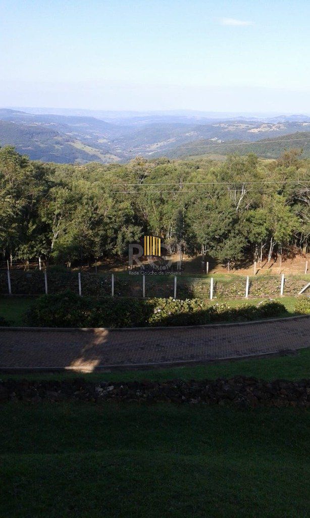 Sítio para Venda - 230m², 3 dormitórios, sendo 1 suites, 4 vagas - Centro