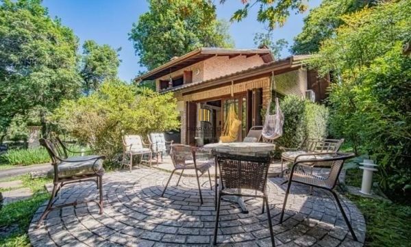 Casa em Gramado de 4 dormitórios e  4 vagas