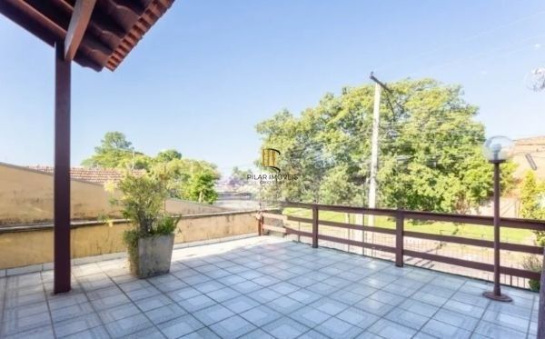 Casa sobrado no bairro Sarandi de 3 dormitórios e 2 vagas