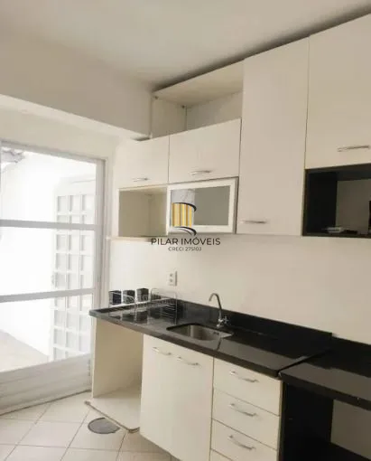 Apartamento Térreo com pátio no Menino Deus de 1 dormitório DESOCUPADO