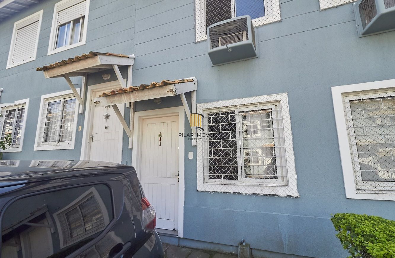 Casa sobrado em condomínio fechado no Alto Petrópolis de 2 dormitórios e vaga