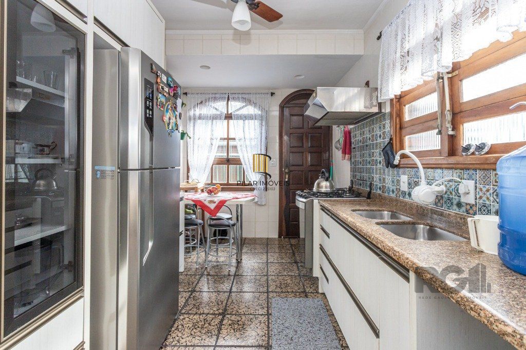 Casa no bairro Vila Ipiranga de 3 dormitórios e 3 vagas