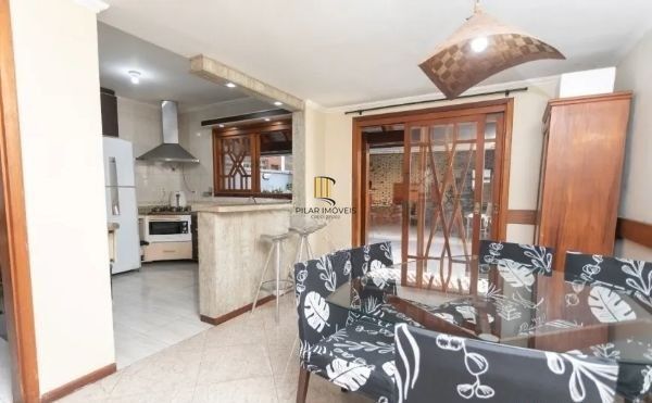 Casa sobrado no bairro Ecoville de 3 dormitórios e 4 vagas