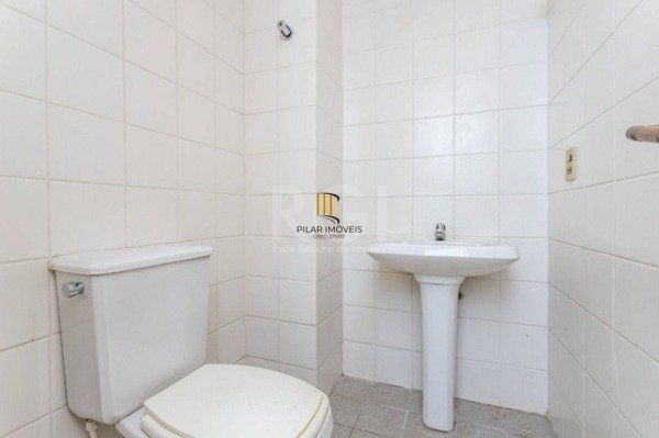 Sala comercial na Av Carlos Gomes com sacada