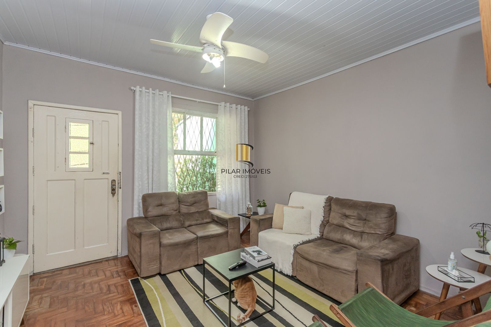 Casa no bairro Jardim Botânico de 3 dormitórios e garagem e terreno com 370m²