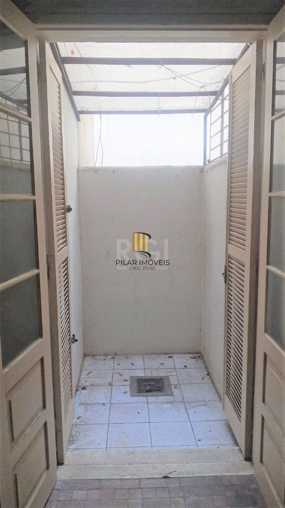 Apartamento na Cidade Baixa de 1 dormitório térreo desocupado