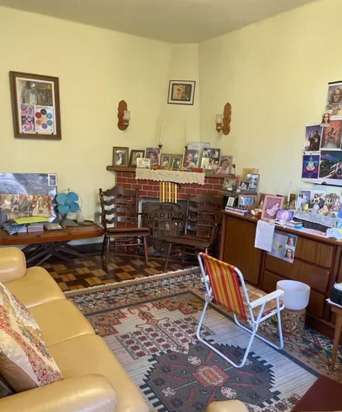 Casa 7 dormitórios 2 vagas de garagem no bairro Petrópolis