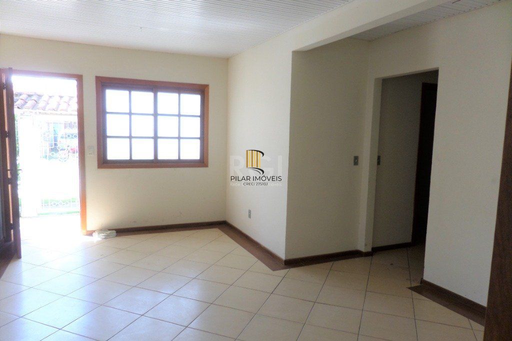 Casa na Hípica com 3 dormitórios e 2 vagas