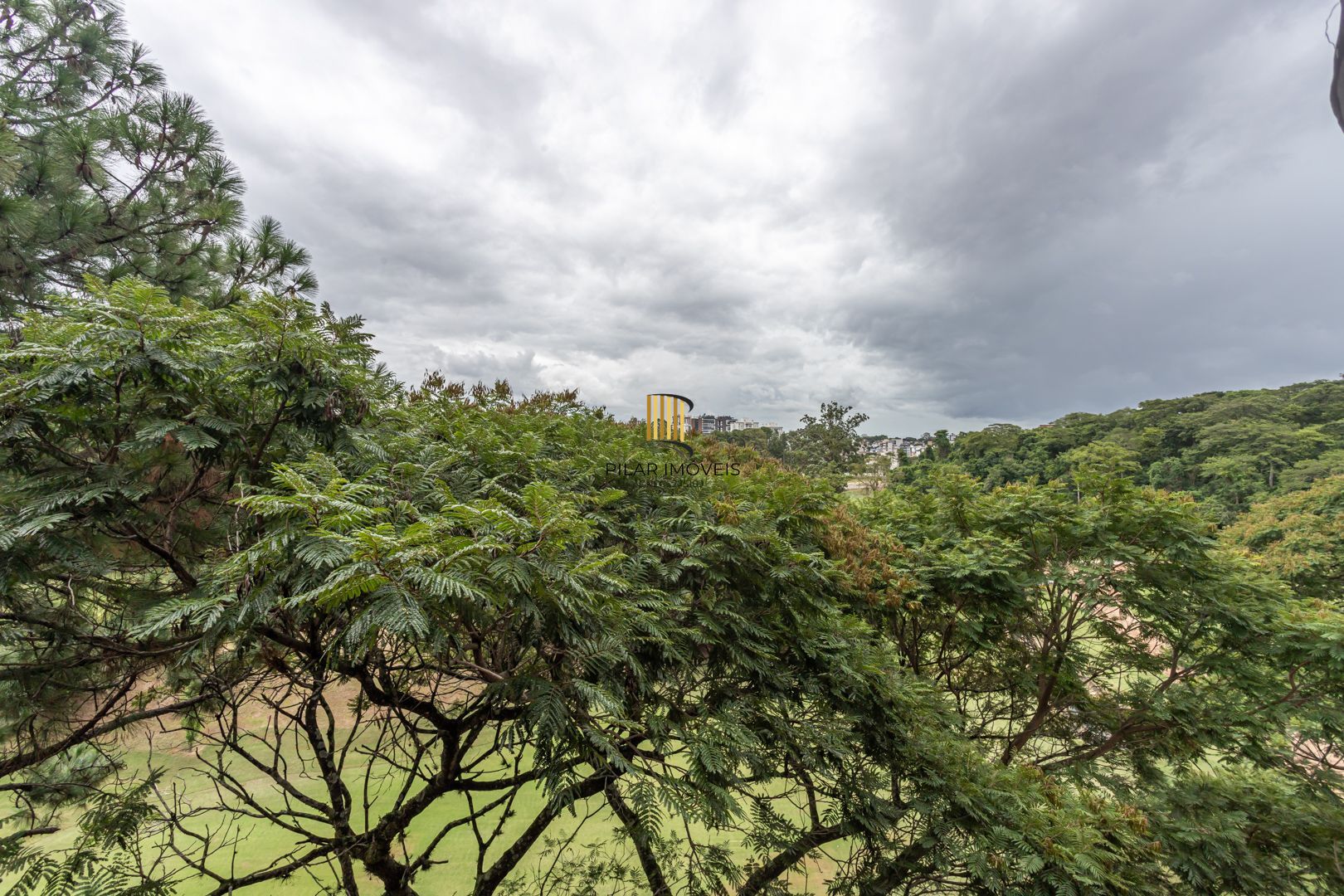 Apartamento de 2 dormitórios DESOCUPADO em frente do Iguatemi