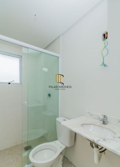 Apartamento semi novo na Medianeira de 2 dormitórios e 2 vagas