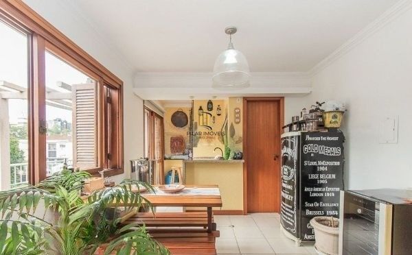 Cobertura duplex no bairro Auxiliadora de 2 dormitórios  2 vagas e terraço