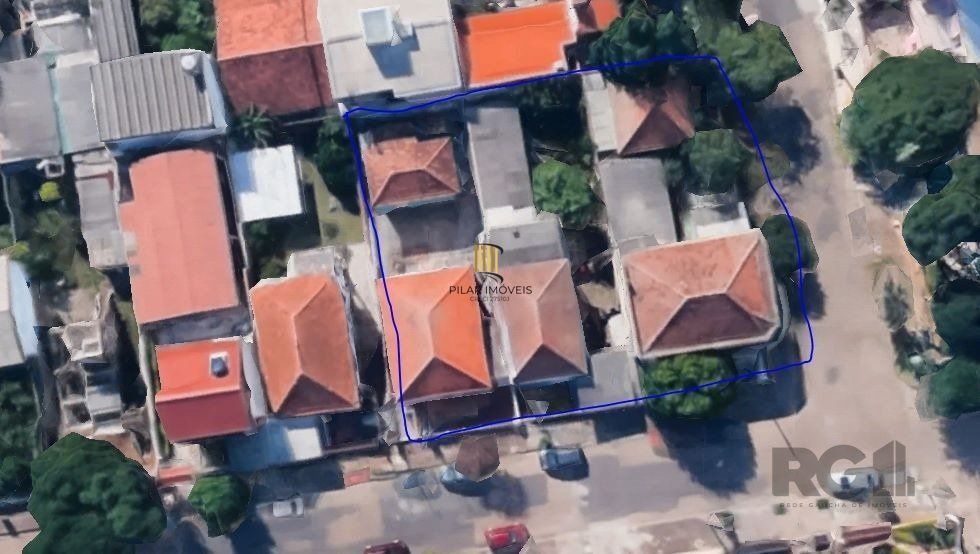 Terreno com 3 casas, no bairro Cristo Redentor, em Porto Alegre, RS.