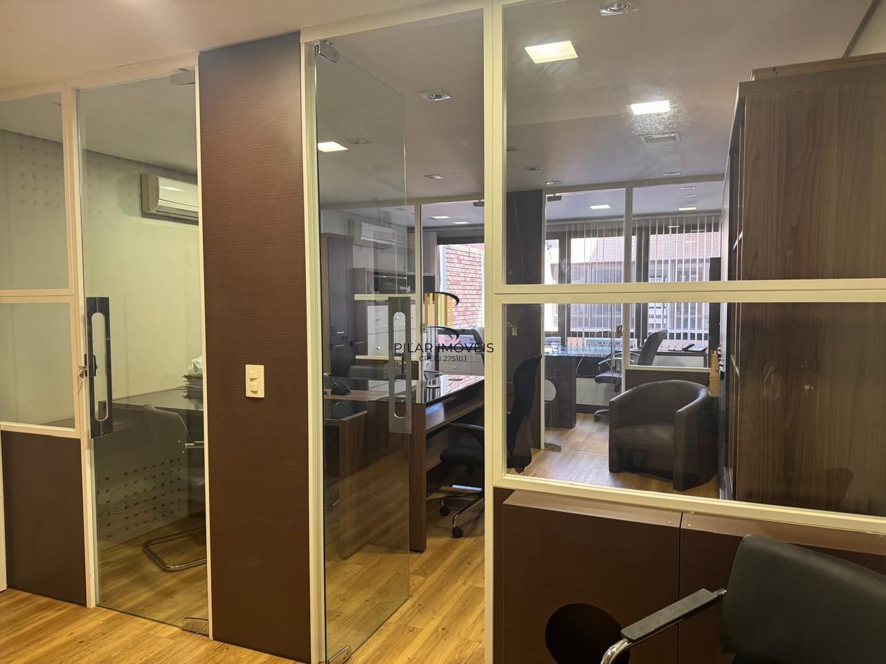 Sala comercial mobiliada com 42m² no bairro Praia de Belas DESOCUPADA