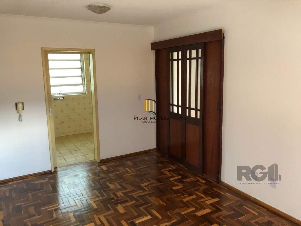 Apartamento no Passo D'areia de 2 dormitórios e vaga desocupado