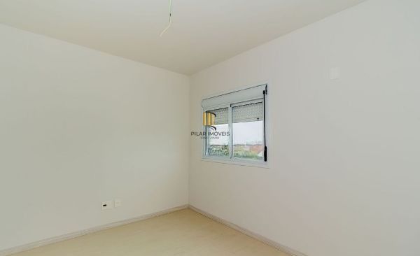 Apartamento semi novo na Medianeira de 2 dormitórios e 2 vagas