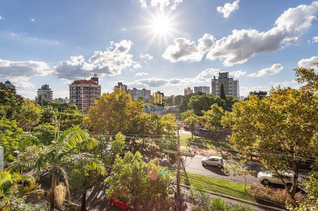 Apartamento no bairro Higienópolis com 190m² de 3 dormitórios e 2 vagas