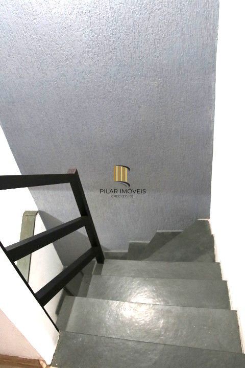 Casa sobrado na Hípica de 2 dormitórios e 2 vagas